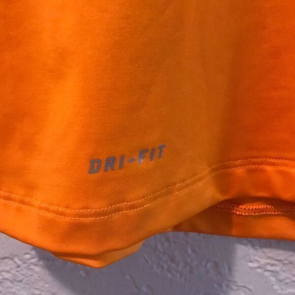 NWOT. NIKE PRO DRI-FIT top - Picture 6 of 7